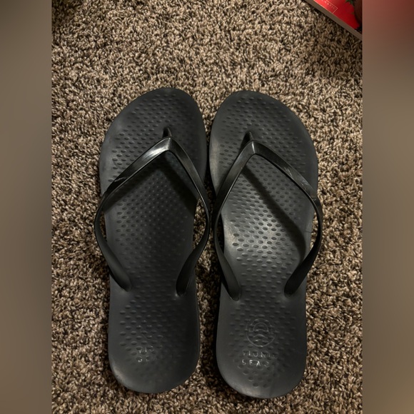 Flip flops - Picture 1 of 3